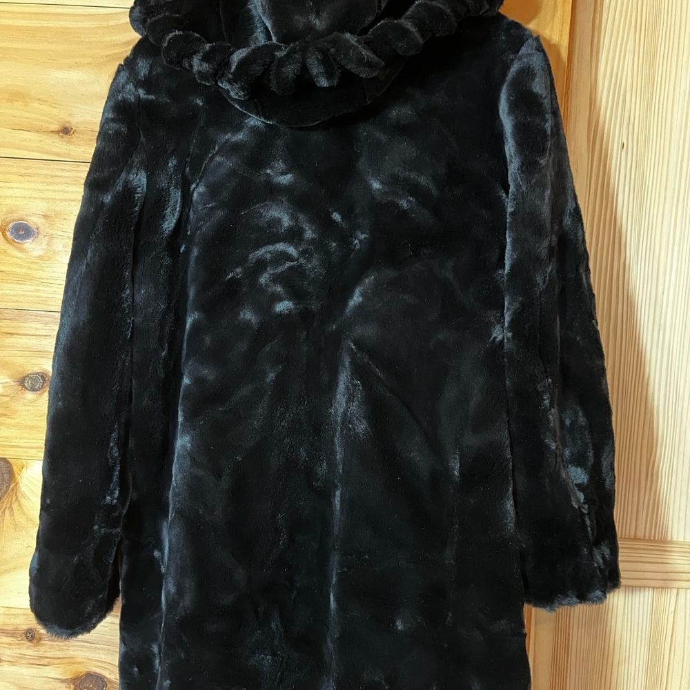 MARYIN RICHARDS plush black coat